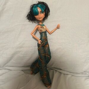 Cleo de Nile Skull Shores Beach Doll